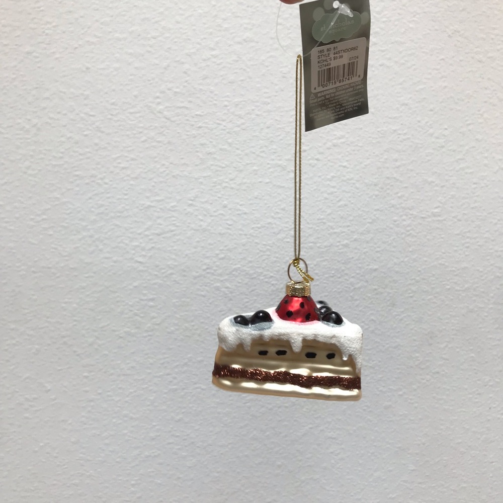 NWT Tin Holiday Cake Slice Sparkly Berry Cake Christmas Ornament
